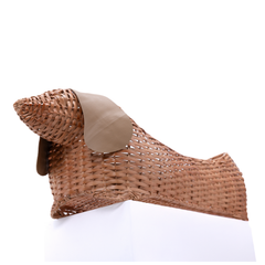 Sossi - Dachshund-shaped basket in natural rattan with leather ears – view 4 – Handcrafted product, handmade · Kuênia