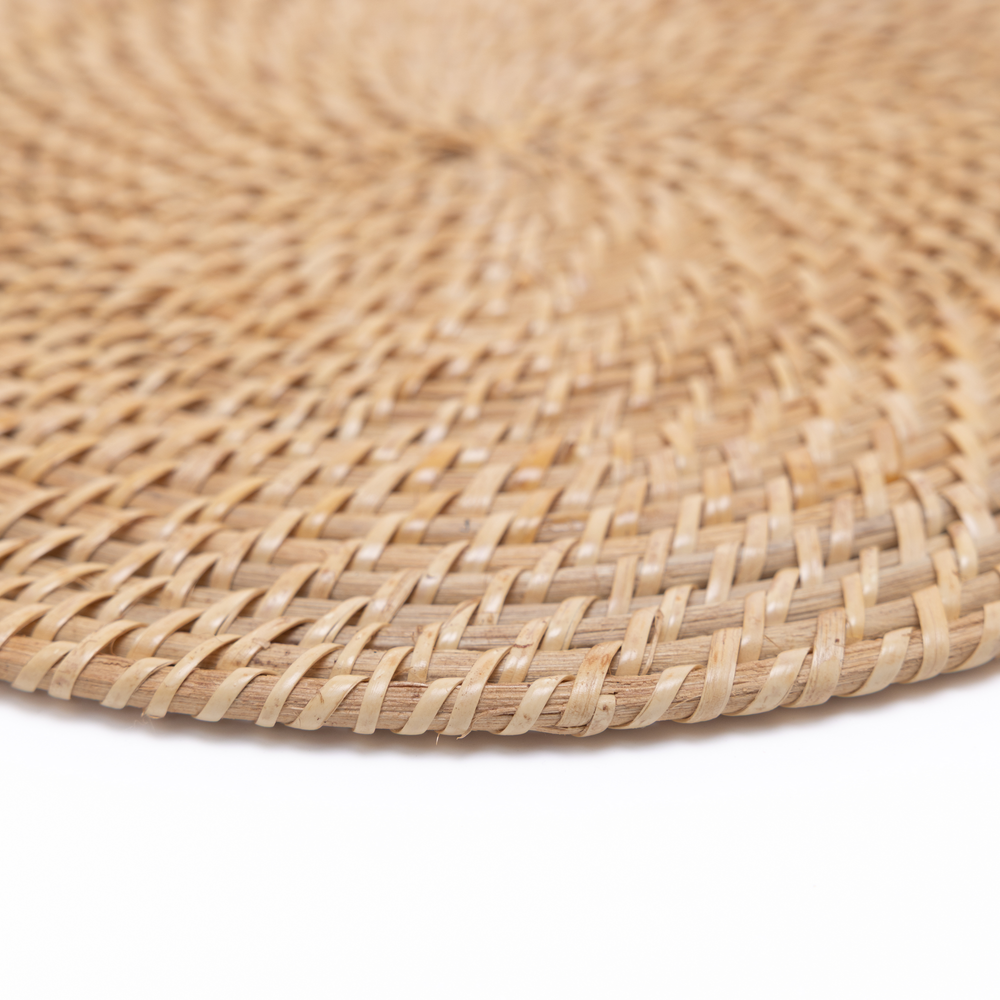 Lune Ensablée - Round placemat in handwoven rattan – view 3 – Handcrafted product, handmade · Kuênia