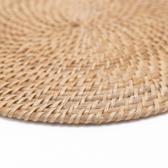 Lune Ensablée - Round placemat in handwoven rattan – view 3 – Handcrafted product, handmade · Kuênia