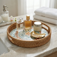 Embrasia - Round tray in handmade rattan and mother-of-pearl – lifestyle view – Handcrafted product, handmade · Kuênia