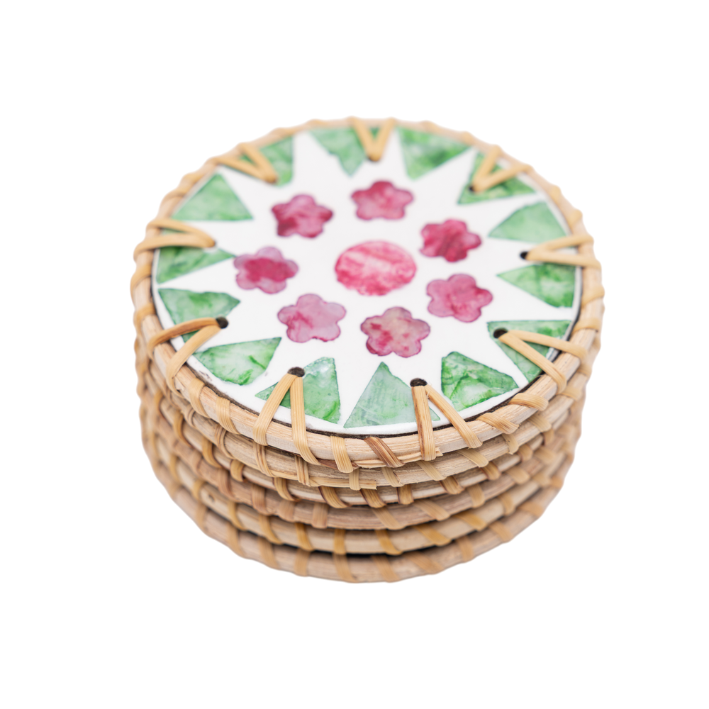 Ronde de Cerisier - Set of 6 coasters in handmade rattan and mother-of-pearl, pink and green floral pattern on transparent background – Handcrafted product, handmade · Kuênia