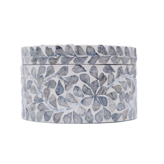 L'Écrin du Temps – Round decorative box in mother-of-pearl, timeless floral pattern – view 2 – Handcrafted product, handmade · Kuênia