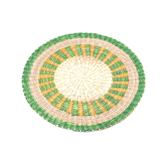 Champ Verdoyant - Round placemat in handwoven seagrass, green and yellow pattern – view 2 – Handcrafted product, handmade · Kuênia
