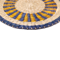 Oasis Marine - Round placemat in handwoven seagrass, blue and yellow pattern – view 3 – Handcrafted product, handmade · Kuênia