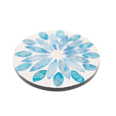 Corolle de Topaze - Boxed set of 6 coasters all mother-of-pearl, blue floral pattern – view 3 – Handcrafted product, handmade · Kuênia
