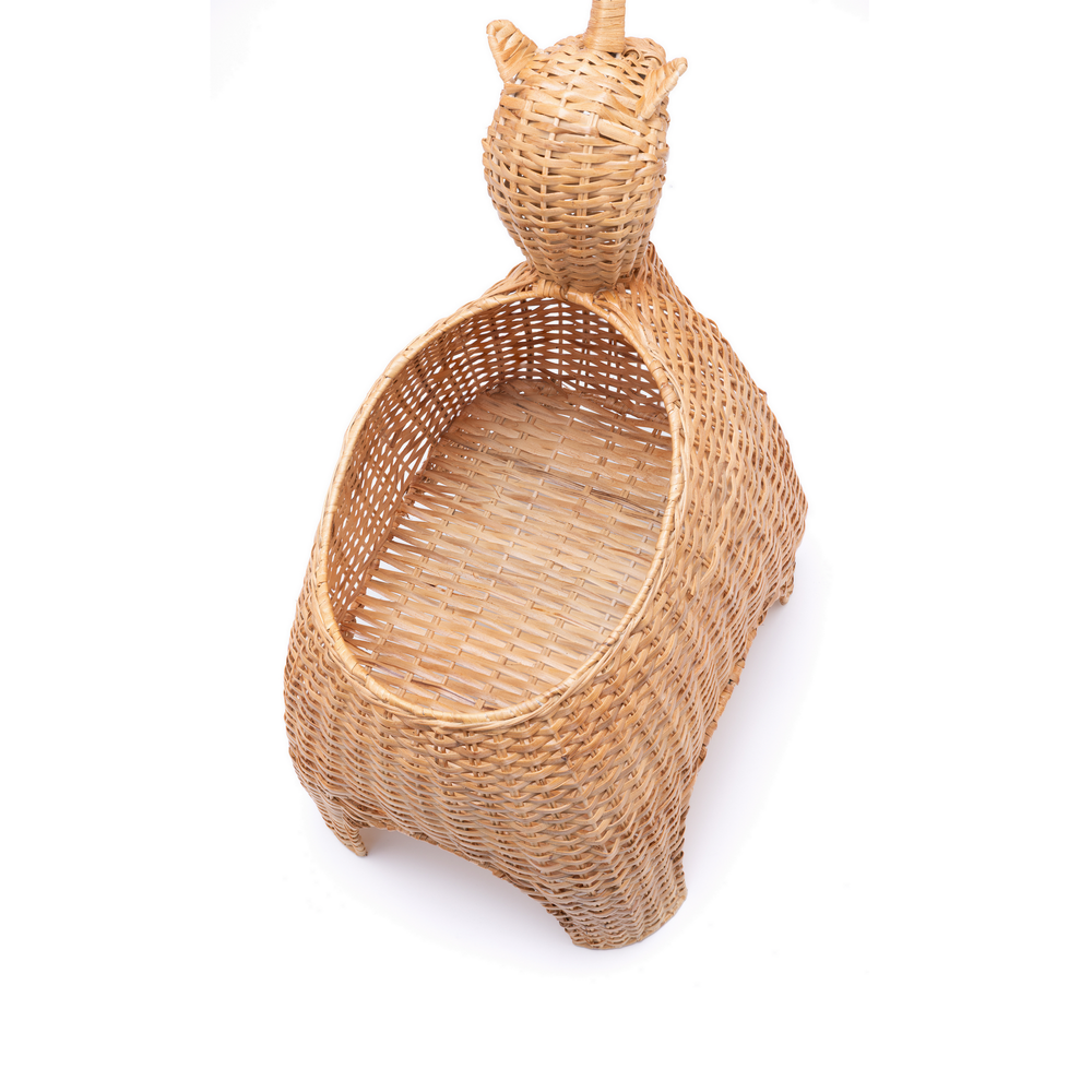 Panier licorne Kylan en rotin naturel tressé à la main sur fond blanc