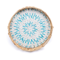 Marinia Grande - Round tray in water hyacinth and mother-of-pearl – view 2 – Handcrafted product, handmade · Kuênia