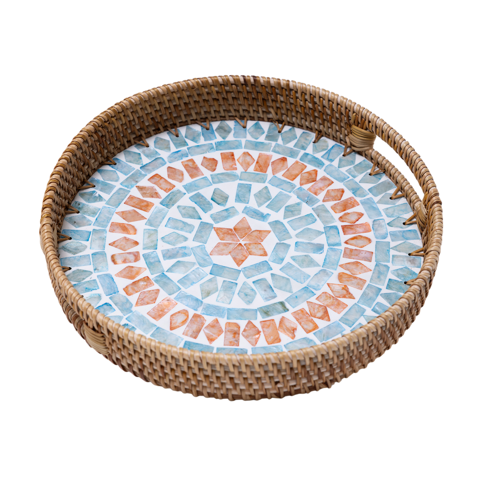 Embrasia - Round tray in handmade rattan and mother-of-pearl on transparent background – Handcrafted product, handmade · Kuênia
