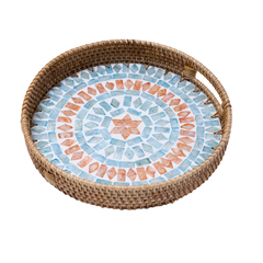 Embrasia - Round tray in handmade rattan and mother-of-pearl on transparent background – Handcrafted product, handmade · Kuênia