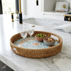 Embrasia - Round tray in handmade rattan and mother-of-pearl – staged view – Handcrafted product, handmade · Kuênia