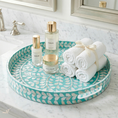 Lagonis - Large round tray all mother-of-pearl, turquoise lagoon background and iridescent petals – lifestyle view – Handcrafted product, handmade · Kuênia