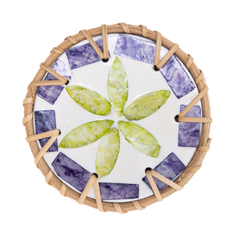 Étoile de Pervenche – Boxed set of 6 coasters in rattan and mother-of-pearl, with lid, purple and green floral pattern – view 2 – Handcrafted product, handmade · Kuênia