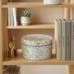 Le Jardin Secret - Round decorative box in mother-of-pearl, pastel floral pattern – in-use view – Handcrafted product, handmade · Kuênia