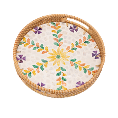 Floretia - Round tray in handmade rattan and mother-of-pearl, multicolor floral pattern on transparent background – Handcrafted product, handmade · Kuênia
