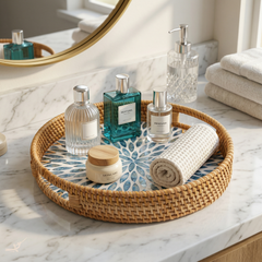 Mandalia - Round tray in handmade rattan and mother-of-pearl, blue mandala pattern – staged view – Handcrafted product, handmade · Kuênia