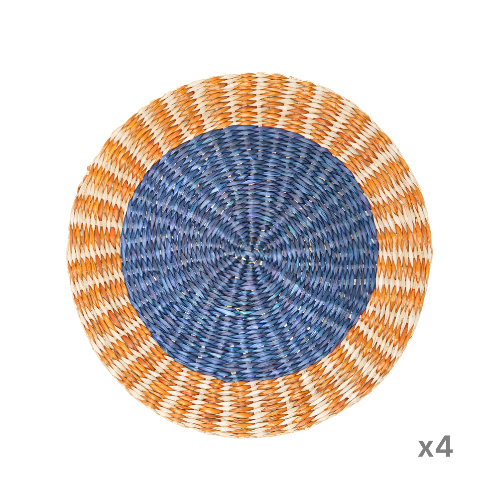 Anneau Doré - Round placemat in handwoven seagrass, blue and orange pattern on transparent background – Handcrafted product, handmade · Kuênia
