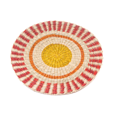 Étoile Flamboyante - Set de table rond en jonc de mer tressé, motif soleil – vue 2 – Produit artisanal fait à la main · Kuênia