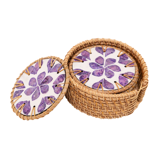 Souffle de Violette - Coffret de 6 sous-verres en rotin et nacre, motif floral violet sur fond transparent – Produit artisanal fait à la main · Kuênia