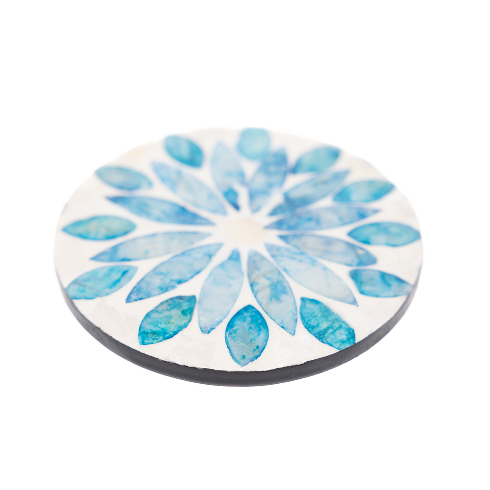 Corolle de Topaze - Boxed set of 6 coasters all mother-of-pearl, blue floral pattern – view 3 – Handcrafted product, handmade · Kuênia